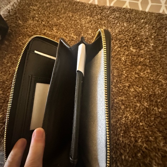 Betsey Johnson Zip Around Wallet NWT - Picture 5 of 6